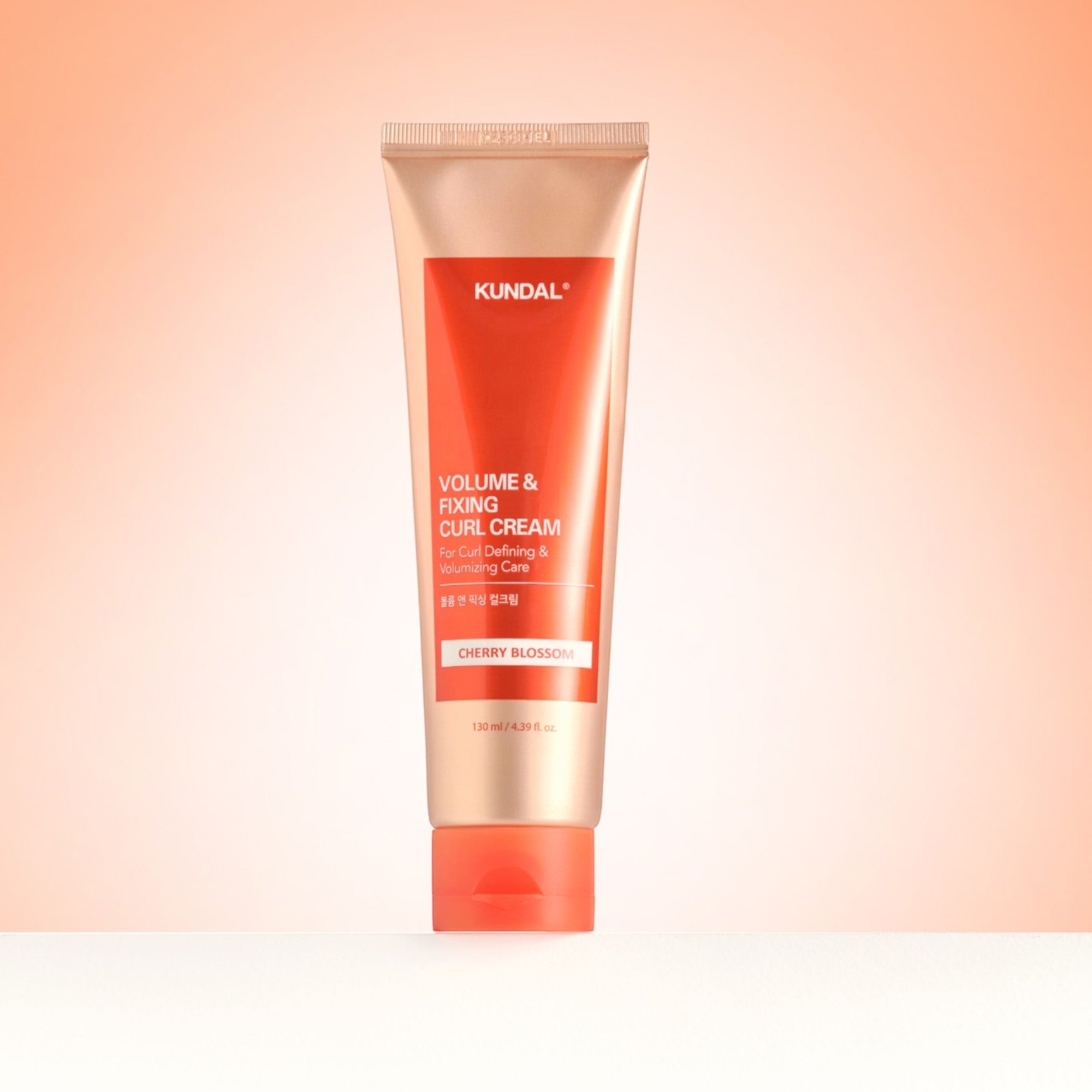 KUNDAL VOLUME & FIXING CURL CREAM Krem zwiększający objętość i podkreślający skręt loków Weddling Bouget 130 ml #2